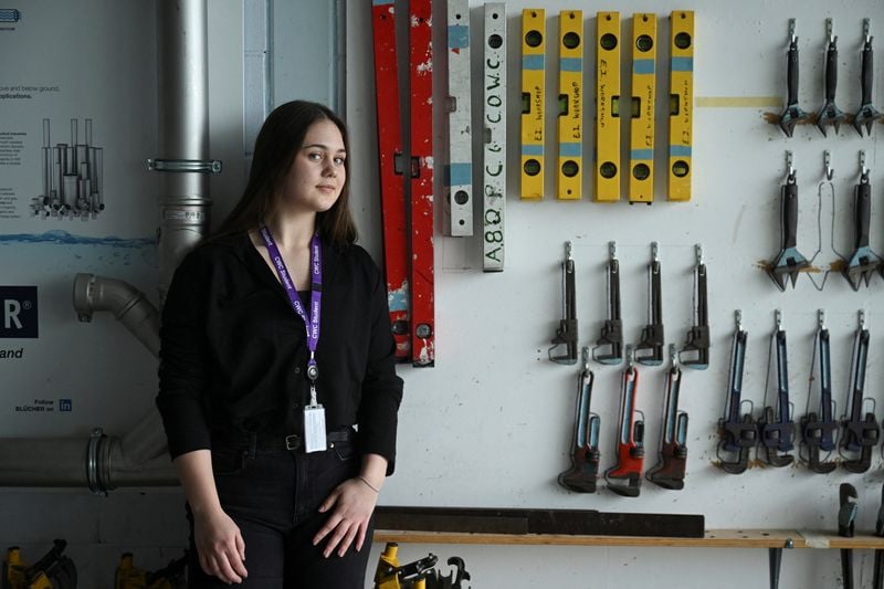 Image for Fearing AI job losses, some young workers in Britain shift towards skilled trades