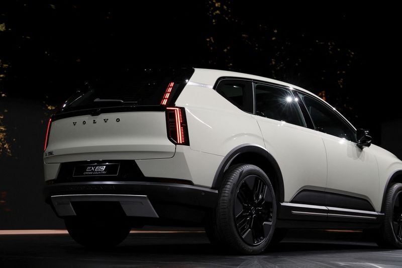 Image for Volvo Cars' sales volumes drop 7% in November-January period in challenging market 