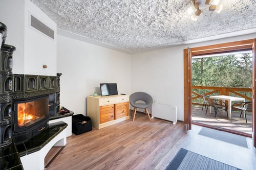 Chata Očovan Krpáčovo, 3 lôžkový apartmán na prízemí s krbom, kuchynkou a kúpeľnou.jpg