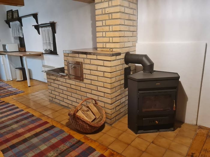 Chata Beňovka pece.jpg