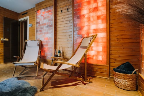 Chata Enjoy Wellness & Fun, Oddychová zóna so soľnými panelmi.