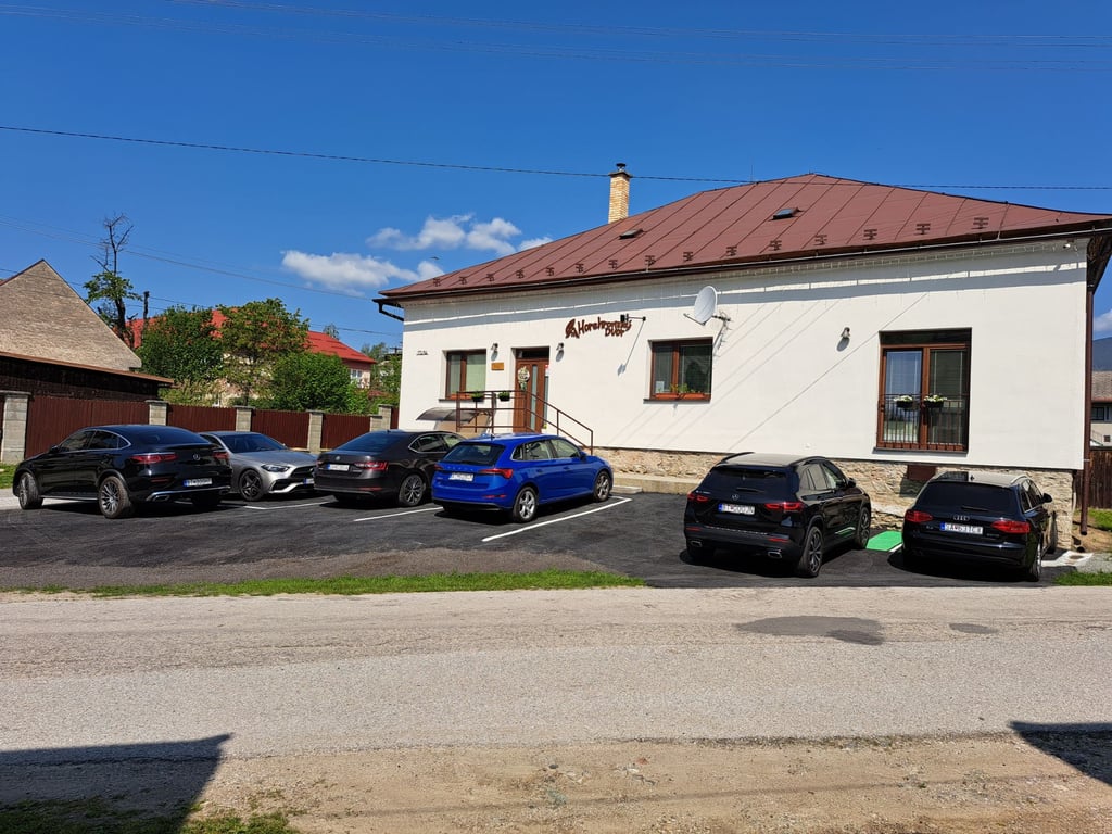 20230527_100319 parkovisko.jpg