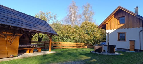 Chaty u Bratríkov Haligovce, Dolná chata