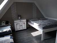 Wellness chalupa U Pařezu, druha-loznice-v-podkrovi-05c3.jpeg