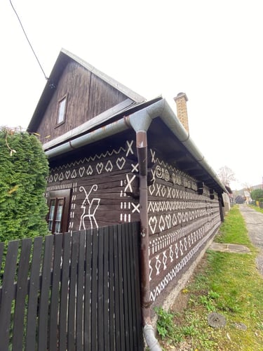 Maľovaná drevenička v Čičmanoch, IMG-20221106-WA0052.jpg