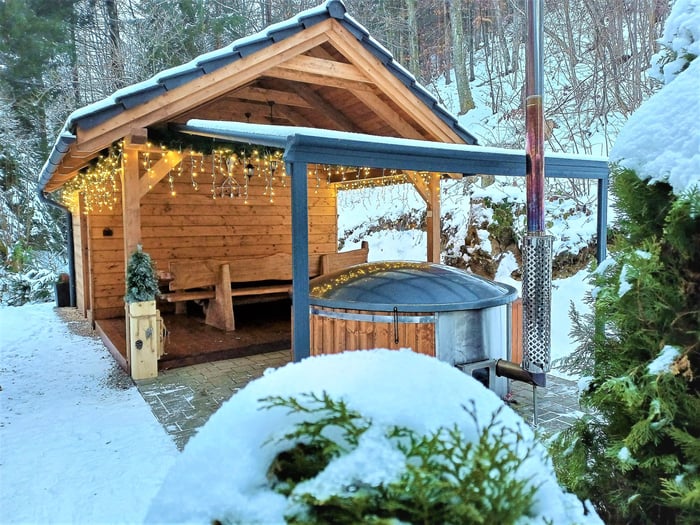 Chata Alex-Mýto pod Ďumbierom zima virivka 1.jpg