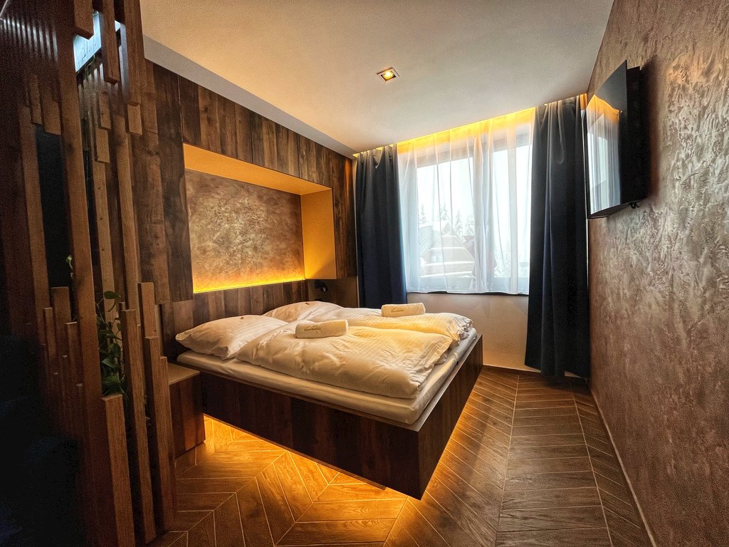 b7aff865-b3eb-47f5-8bfc-02f6c8293de5.jpg