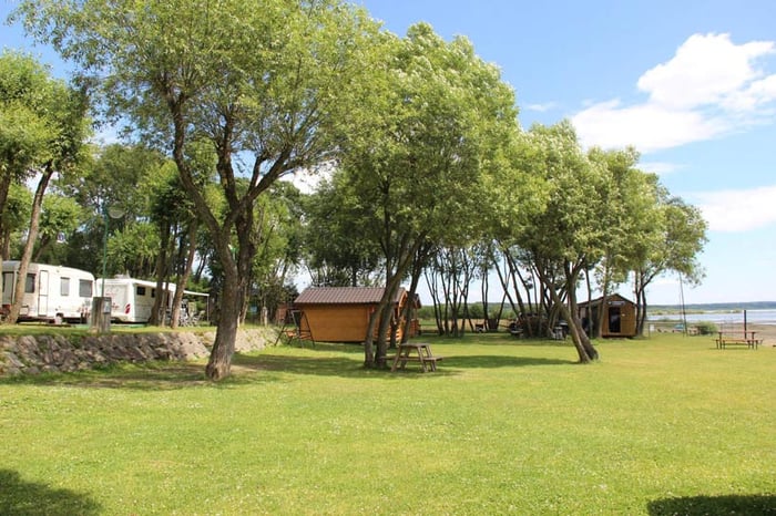Autocamp Jami - Útulné chatky  na brehu Oravskej priehrady 11722060_605910462885436_81280371665139128_o.jpg