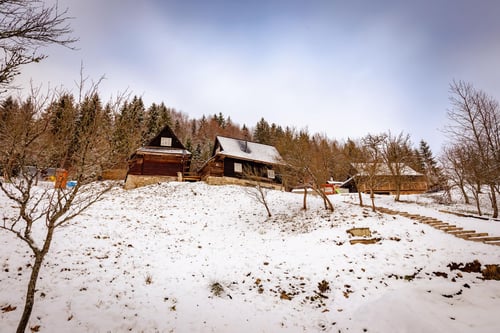 Zelená chalúpka - Chalúpky Zázrivá, Zelena chalupka zospodu od cesty.jpg