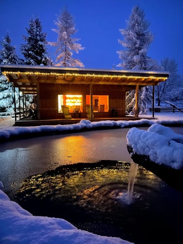 Chaty HolidayRaj s wellnessom pri Bešeňovej single, sauna a jaz 2.jpg