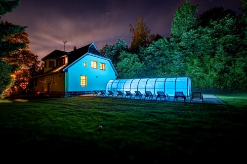 Rudolfův Dvůr, SNU bazen zastřešení noc-1.jpg