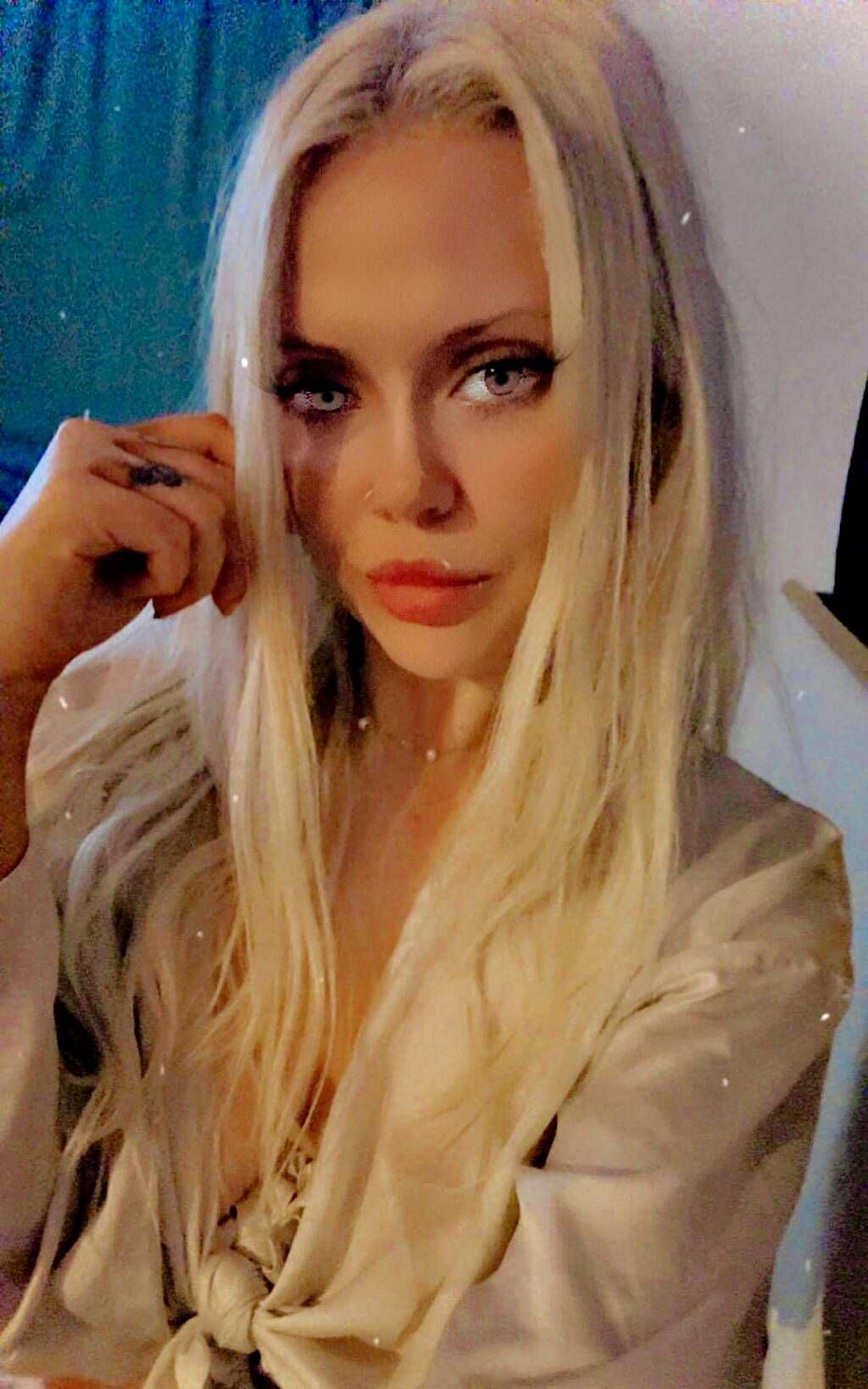 Nikki fox