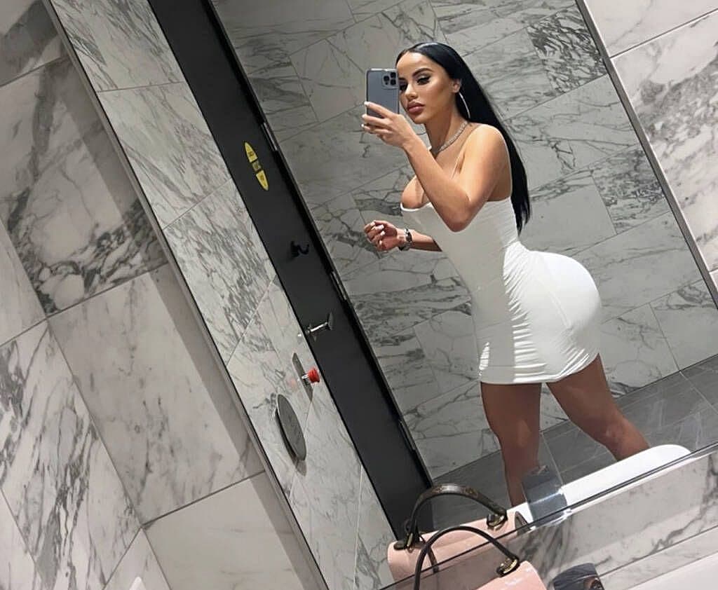 Mia