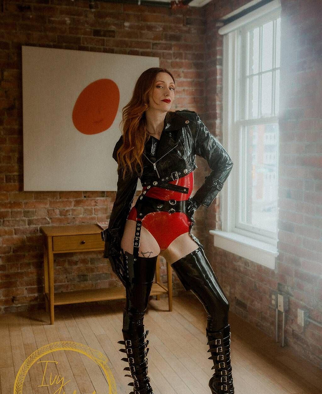 Goddess Ivy Harte