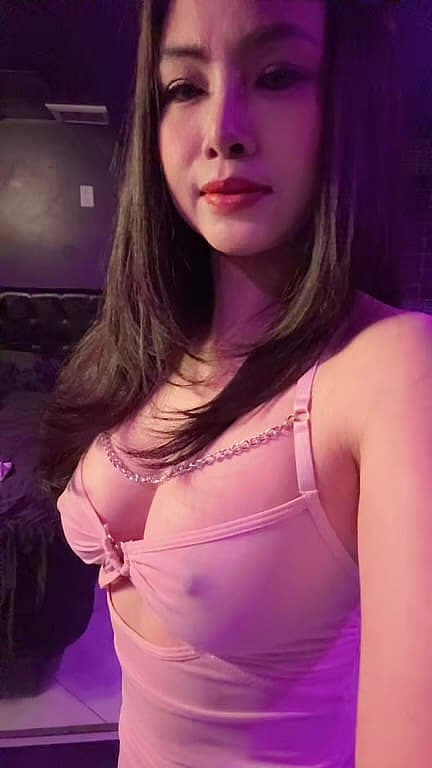 La Montréalaise 💖 available for bookings on p69