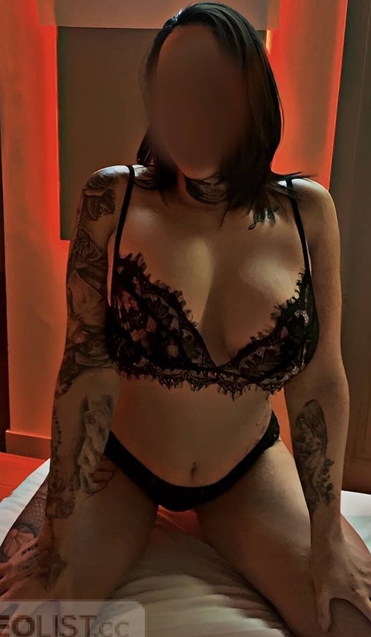 Tess ✌️ available for bookings on p69