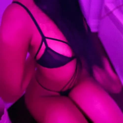 La Montréalaise 💖 available for bookings on p69