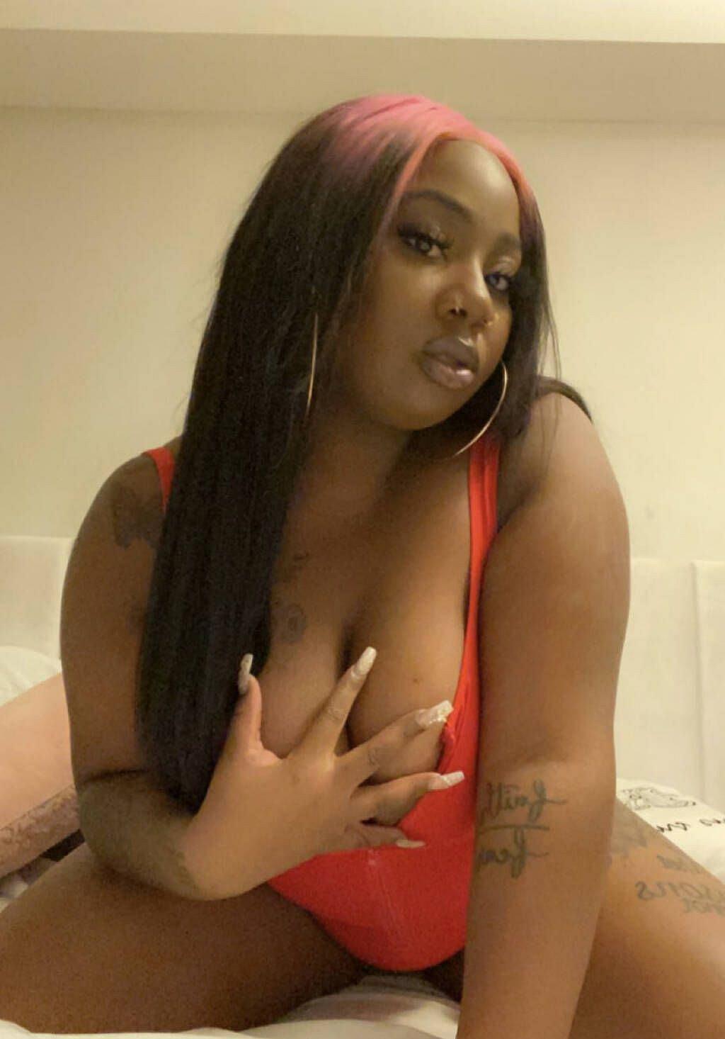 Deliciouslyy_Tee