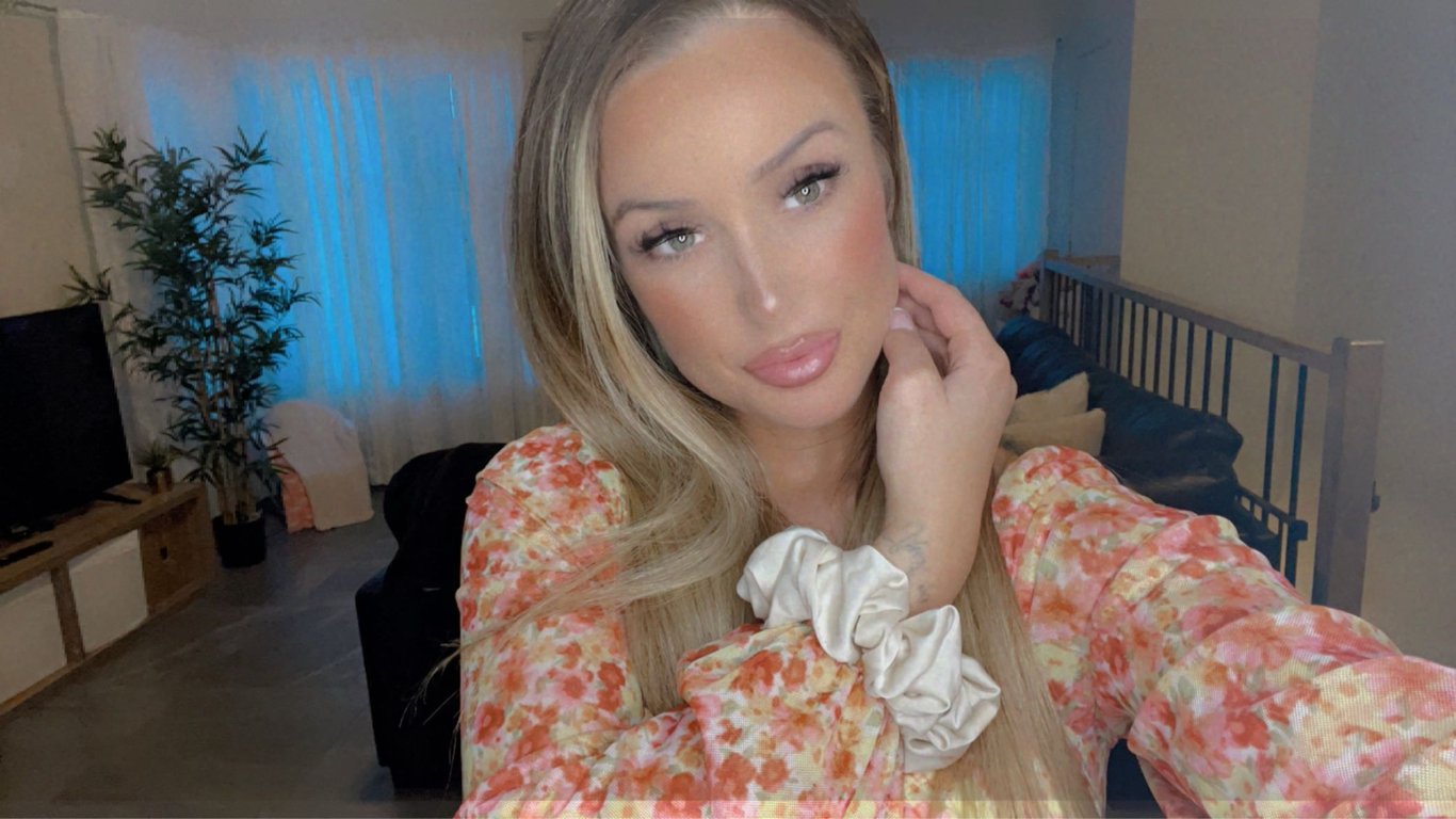 Photo 4 from MADDIE BLONDIE 💕's intro