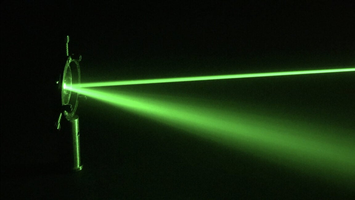 Ars Technica image for An experimental tour-de-force: Entanglement between glass bead and light - Ars Technica