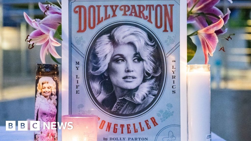 BBC News image for Dolly Parton laid to rest alongside husband in Nashville - BBC