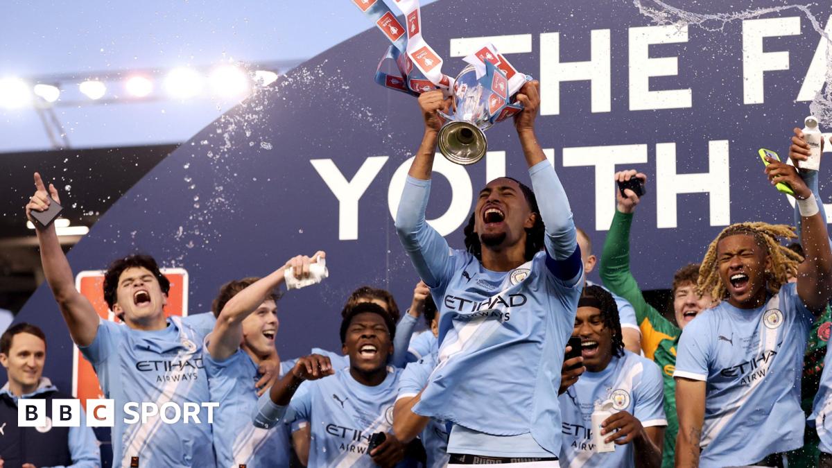 BBC News image for FA Youth Cup final: Man City U18 2-1 Man Utd: Heskey scores winner - BBC