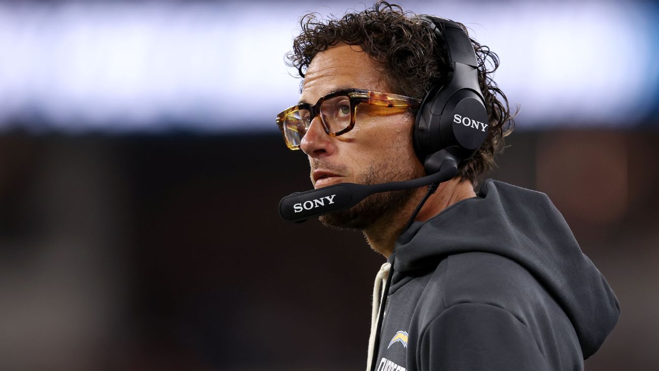 ESPN image for Chargers didn't play up to 'vision' in loss, Mike McDaniel says - ESPN