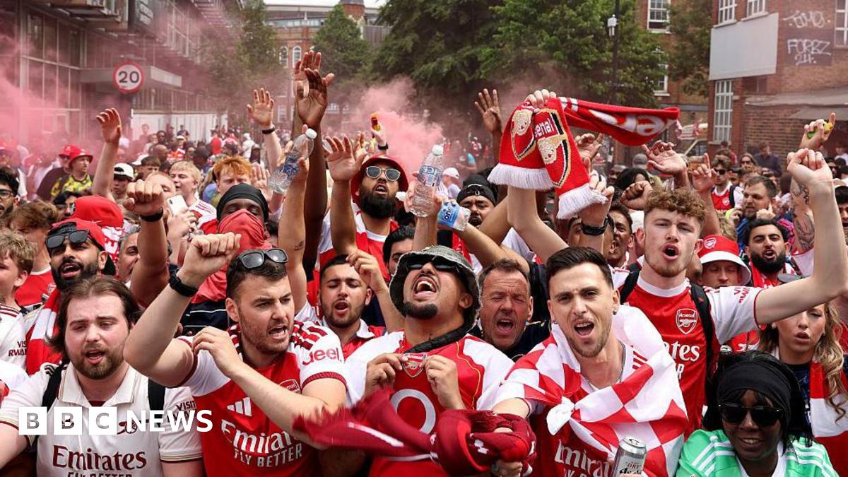 BBC News image for Arsenal parade: Team to travel through north London for Premier League celebrations - BBC