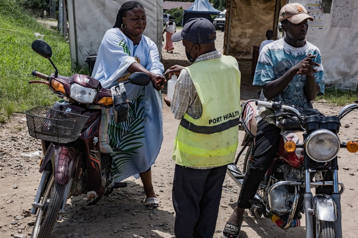 The Washington Post image for American tests positive for Ebola; U.S. to screen travelers at airports - The Washington Post
