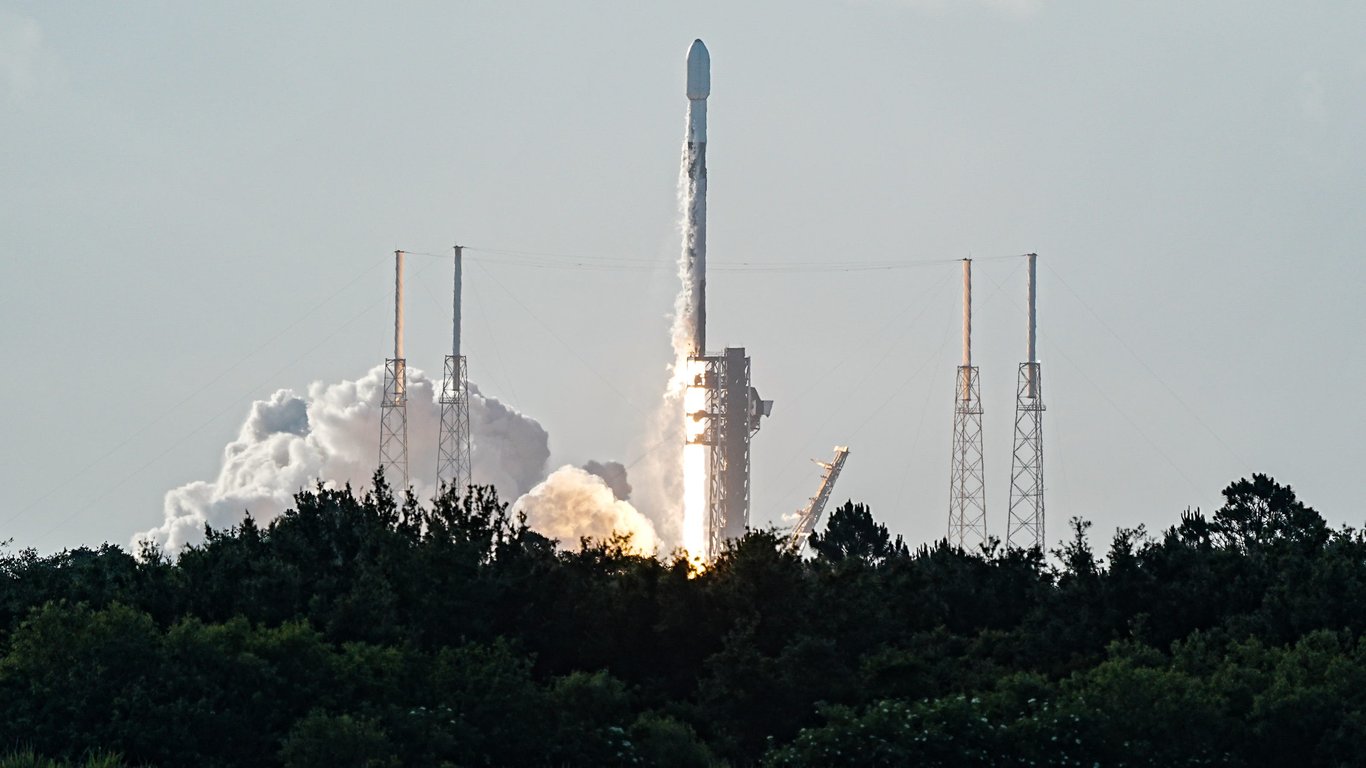 USA Today image for SpaceX launches rocket from Cape Canaveral on Memorial Day morning. See photos - Yahoo