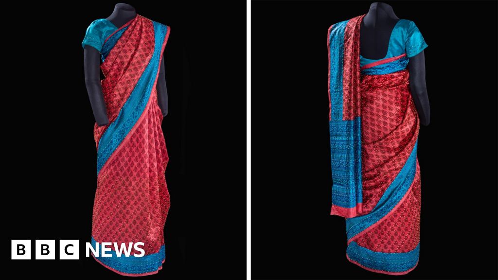 BBC News image for Isro: Indian space scientist Nandini Harinath's Mars mission sari at US's Smithsonian museum - BBC