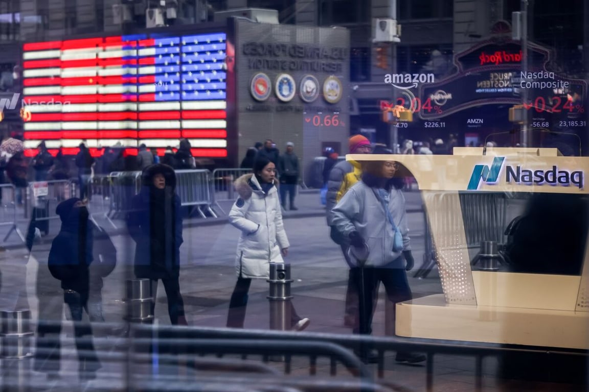 Bloomberg image for Nasdaq 100 Sinks Into Correction as Big Tech Keeps Falling - Bloomberg.com