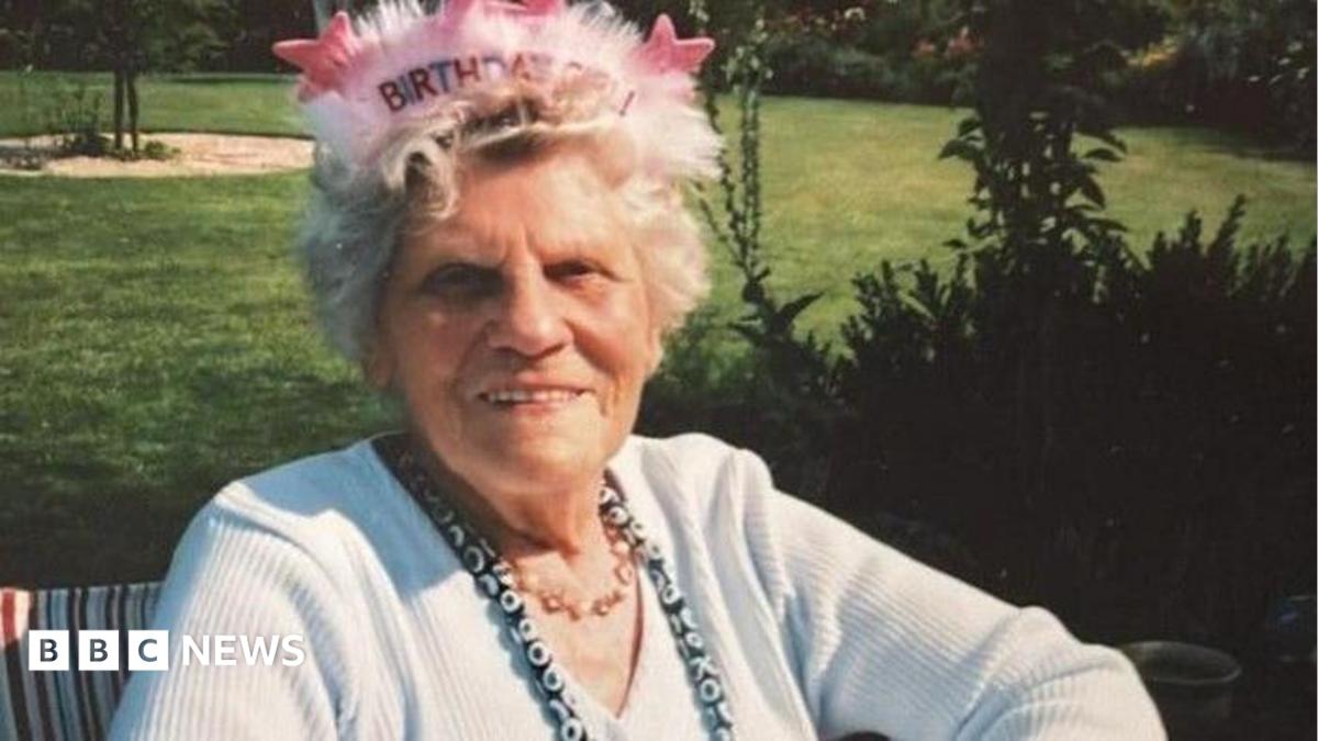BBC News image for World's oldest person celebrates turning 117 in Lightwater