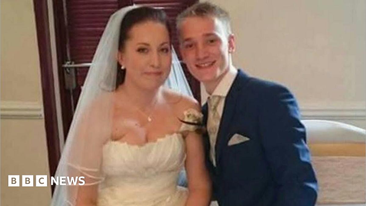 BBC News image for British mum Leanne Gregory who died in Bahamas was celebrating wedding anniversary