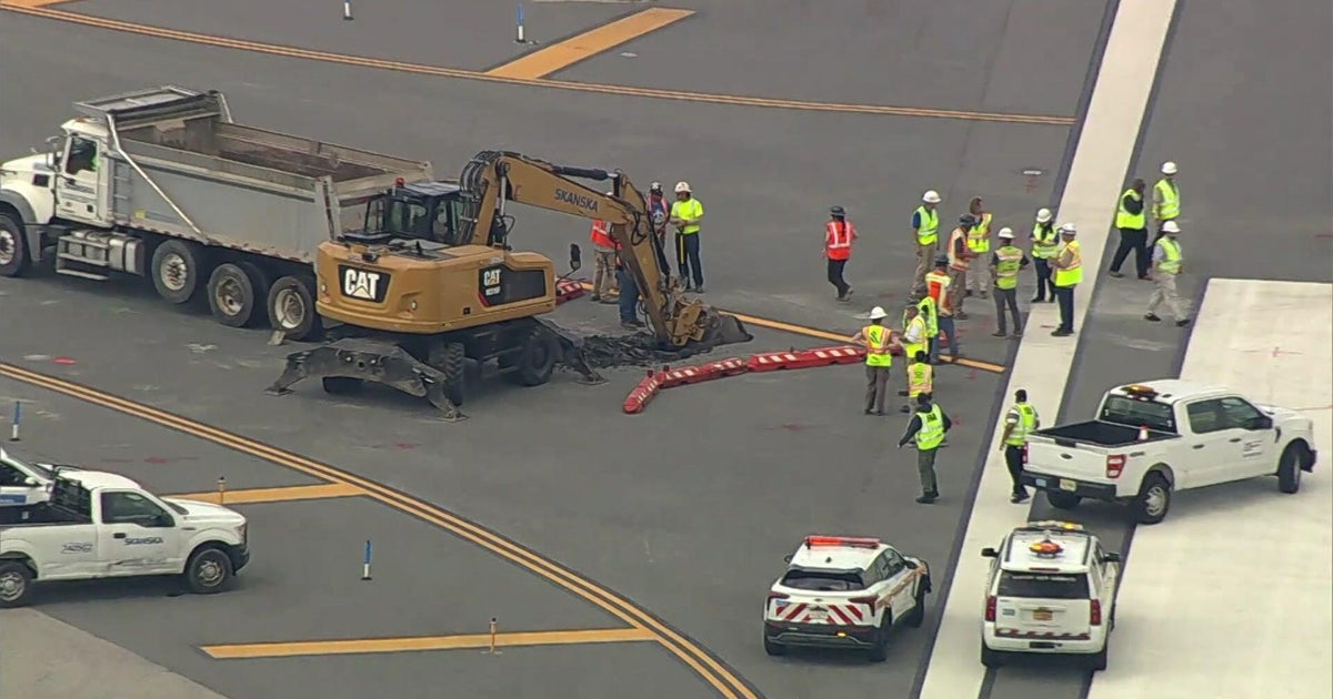 CBS News image for Sinkhole at LaGuardia Airport forces runway to shut down - CBS News
