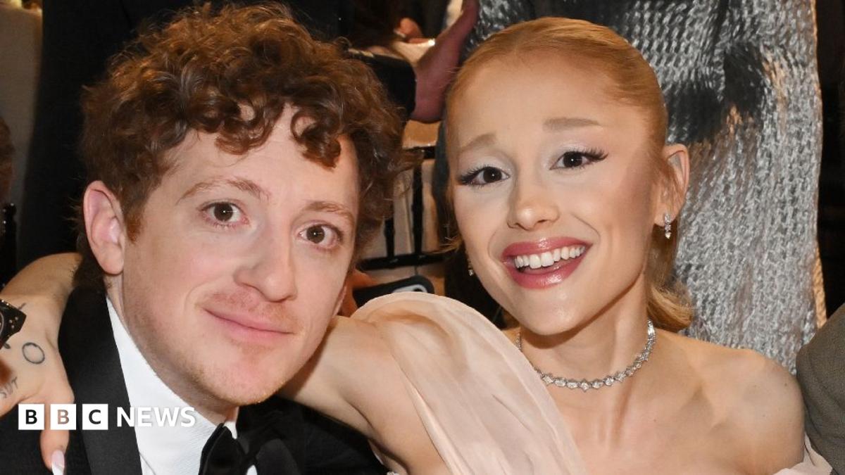 BBC News image for Ariana Grande and Ethan Slater: Wicked co-stars split after three years