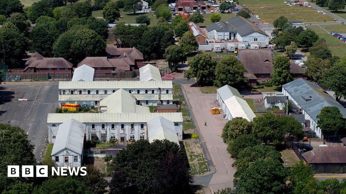 BBC News image for Reform pledges to open migrant detention centres in Green-voting areas
