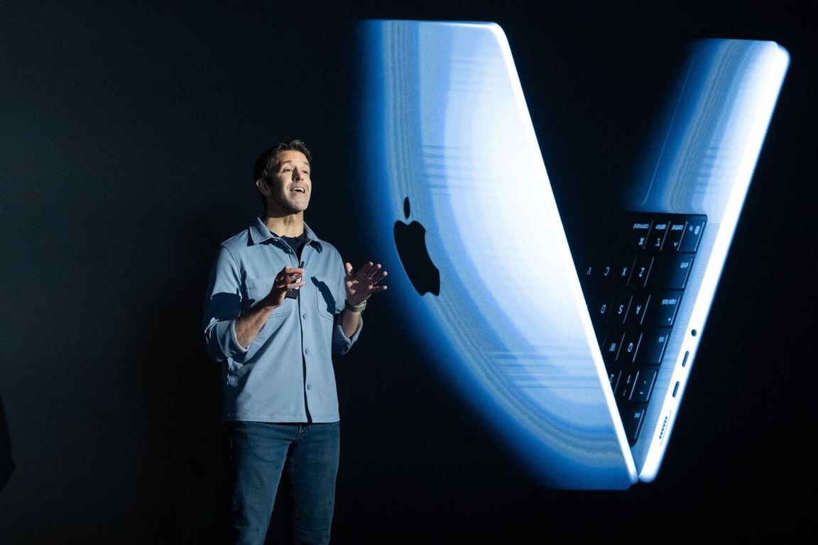 Bloomberg image for Apple Set to Debut Touch-Screen MacBook and New iPad Mini in Late October - Bloomberg.com