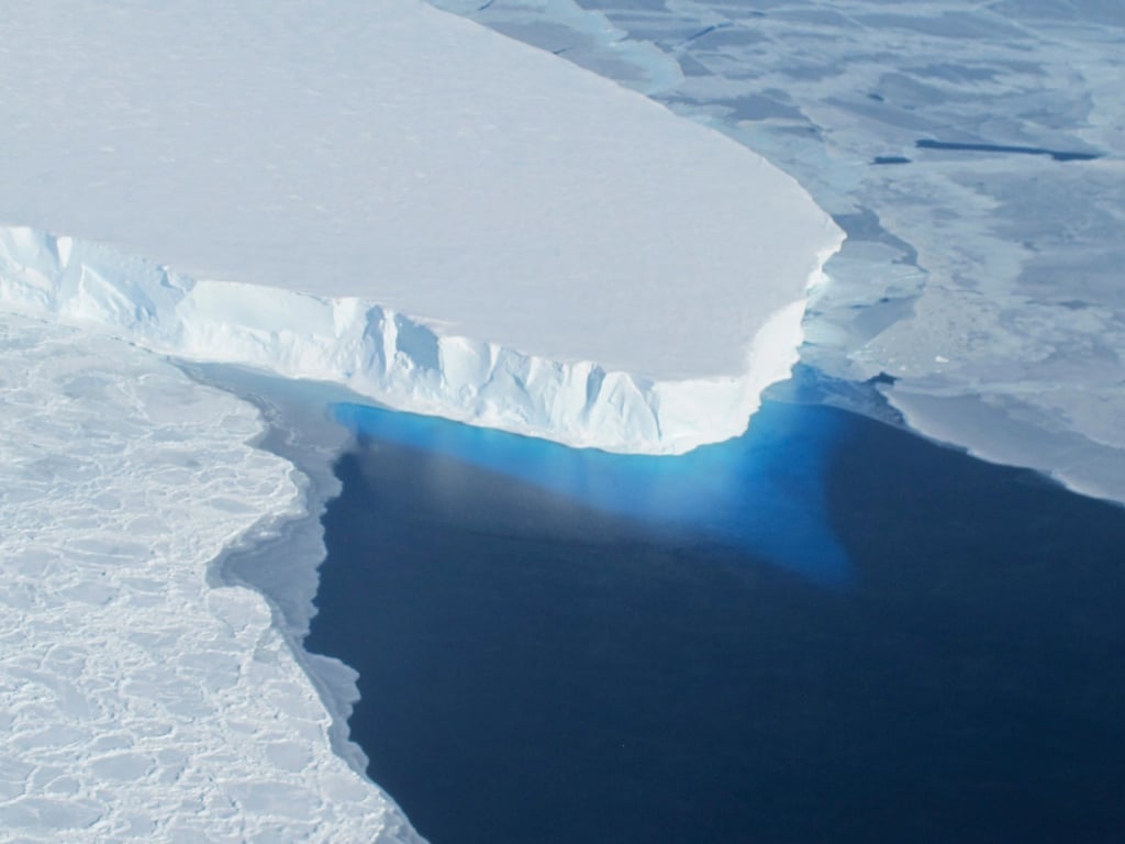 Al Jazeera English image for Senegal-sized Antarctic glacier melting faster than thought: Why it matters - Al Jazeera