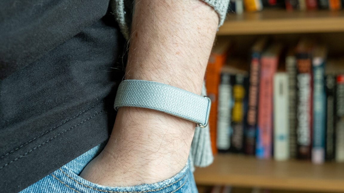 Ars Technica image for The Fitbit Air is great, but Google's AI is too nice to be your "coach" - Ars Technica