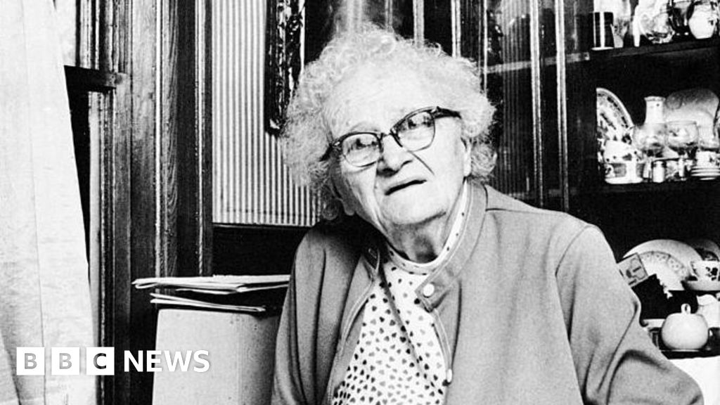 BBC News image for Blue plaque for the woman who unlocked the secrets of the stars - BBC