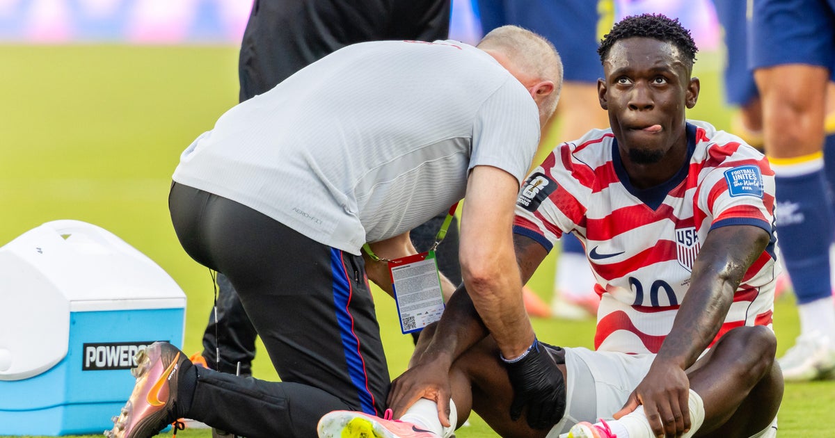 CBS News image for U.S. lead scorer Folarin Balogun's red card suspension lifted after Trump called FIFA president, sources say - CBS News