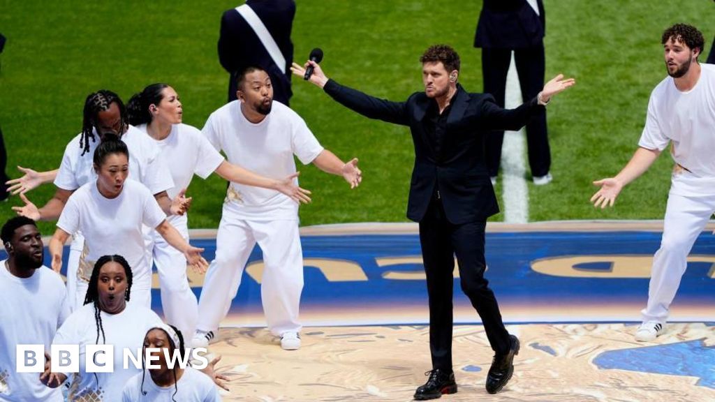BBC News image for World Cup kicks off in Canada with Alanis Morissette and Michael Bublé performing in opening ceremony - BBC