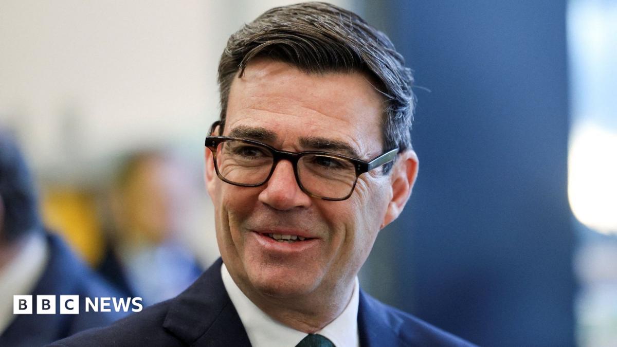 BBC News image for Andy Burnham leaves door open to referendum on EU free movement