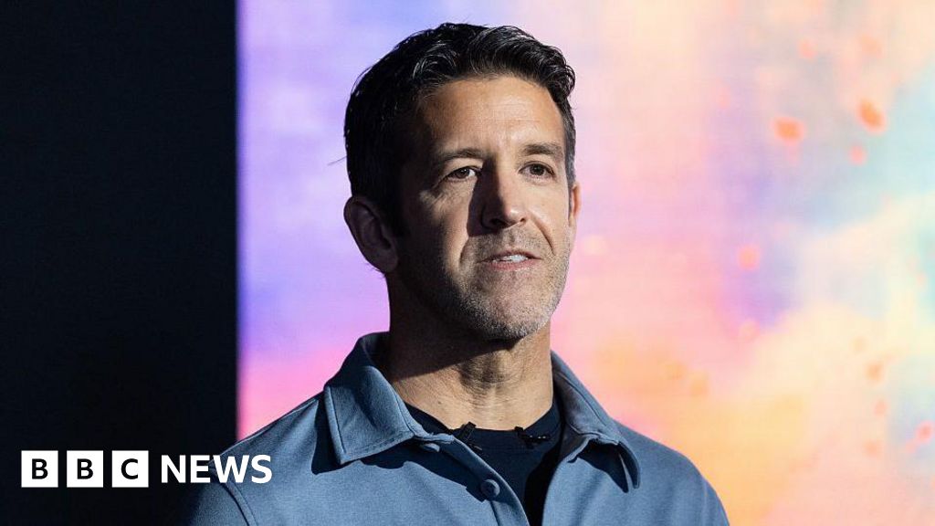 BBC News image for Apple names new chief executive to replace Tim Cook - BBC