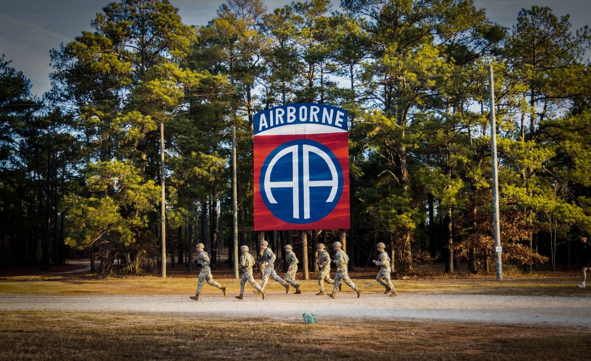 Bloomberg image for US Set to Deploy 2,000 Troops From 82nd Airborne to Middle East - Bloomberg.com