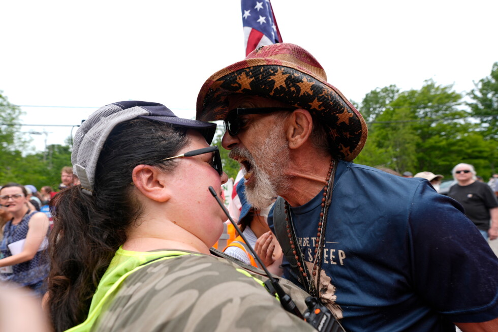 Associated Press image for Trump administration orders ICE to suspend most vehicle stops after 2 deadly shootings - AP News