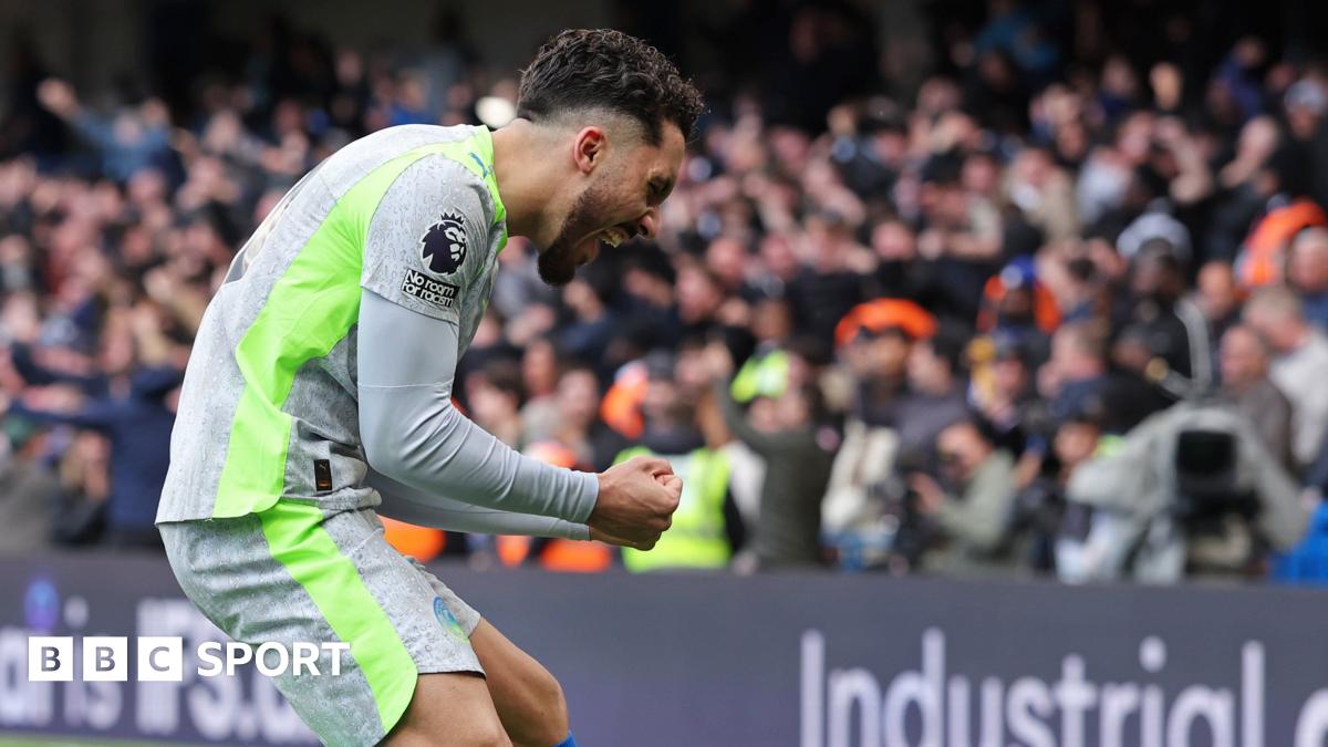 BBC News image for Chelsea 0-3 Man City: Pep Guardiola's side looking ominous in title race - BBC