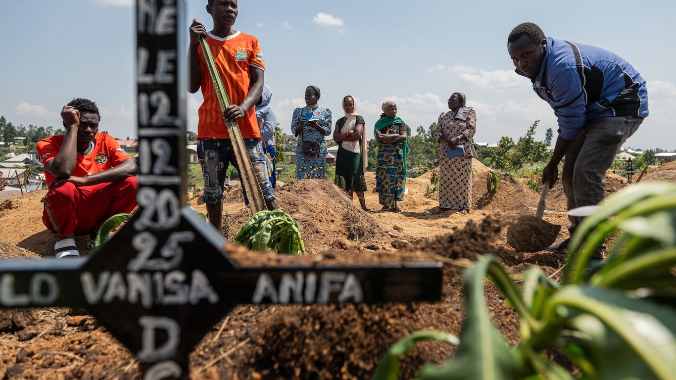 Abcnews.com image for Confirmed Ebola cases in Congo outbreak top 1,000 with 254 deaths, authorities say - ABC News - Breaking News, Latest News and Videos