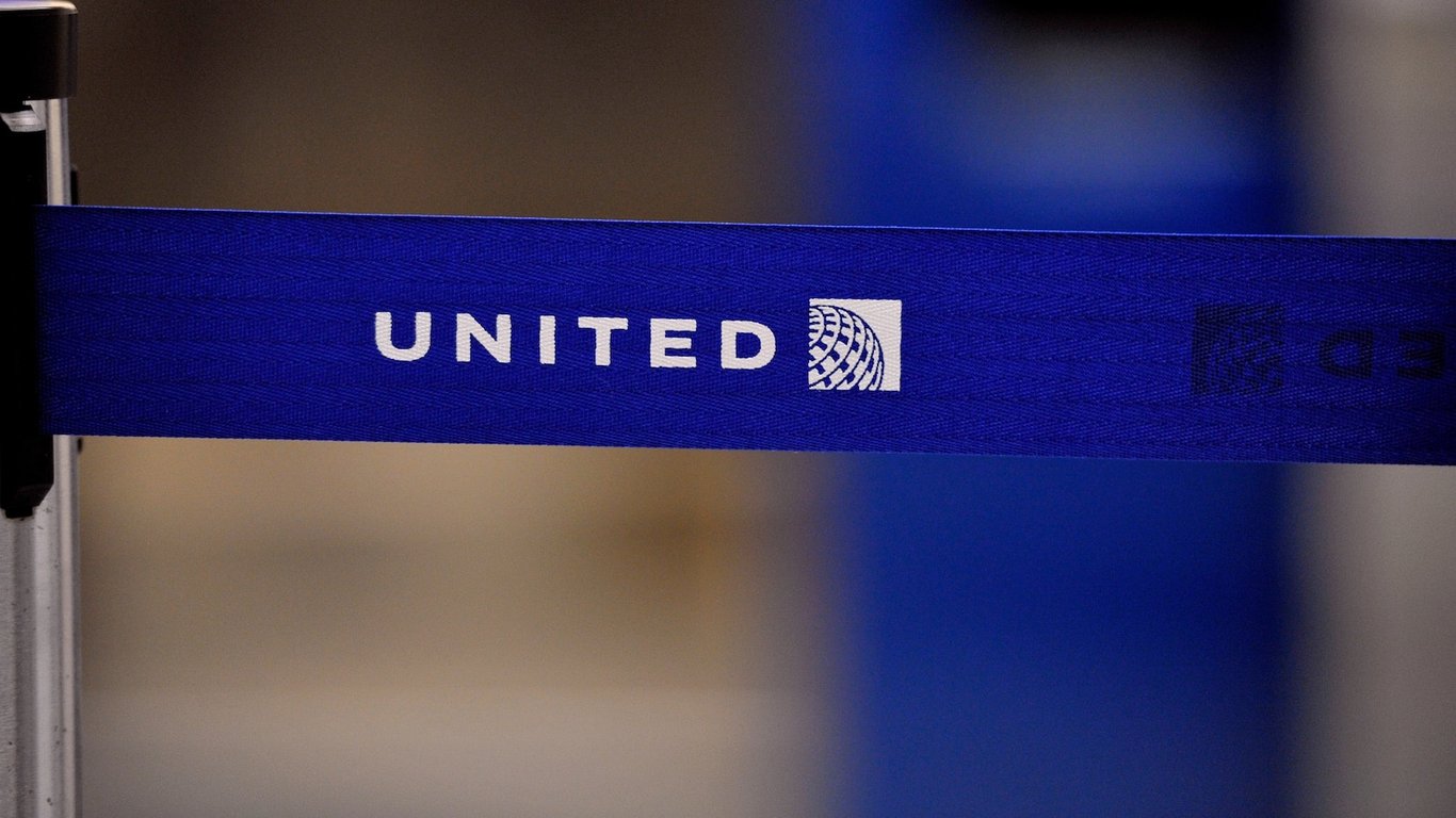 Abcnews.com image for United Airlines flight bound for Minneapolis is diverted because of an unruly passenger - ABC News - Breaking News, Latest News and Videos